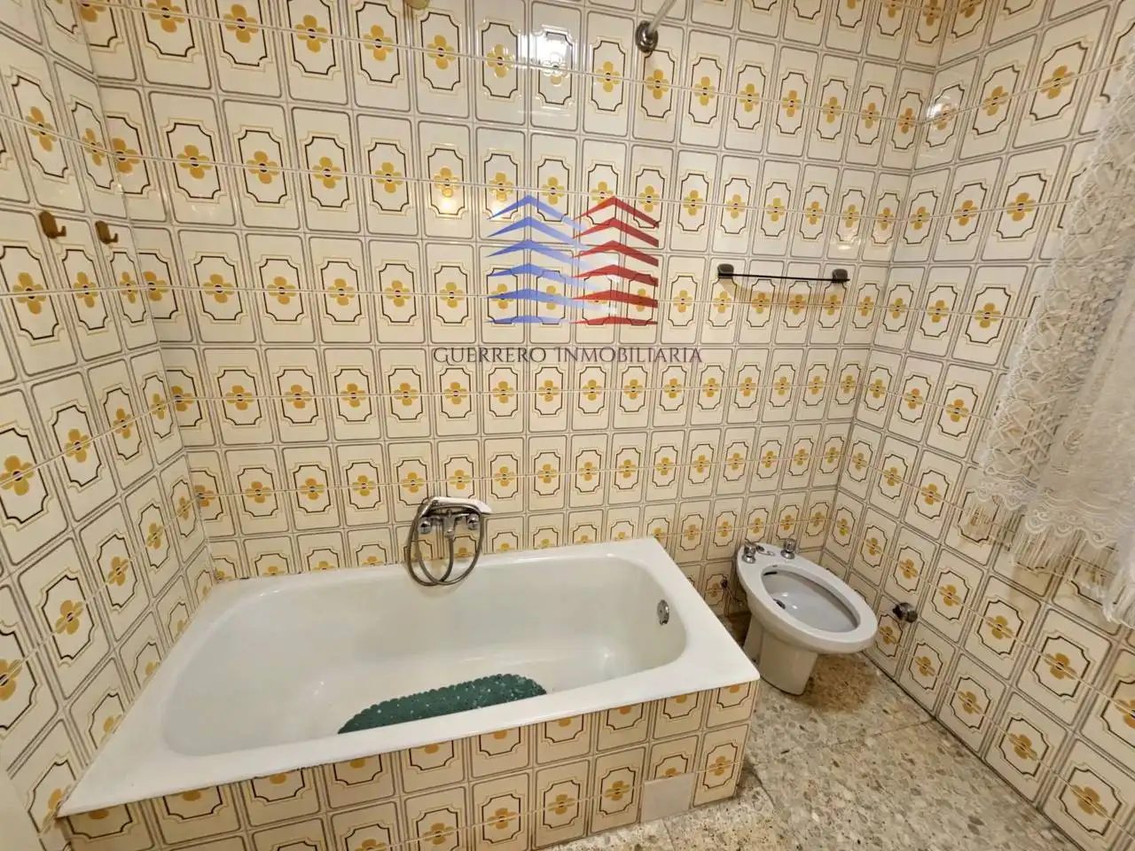 Bathroom of Flat for rent in Ourense Capital   with Heating, Furnished and Balcony