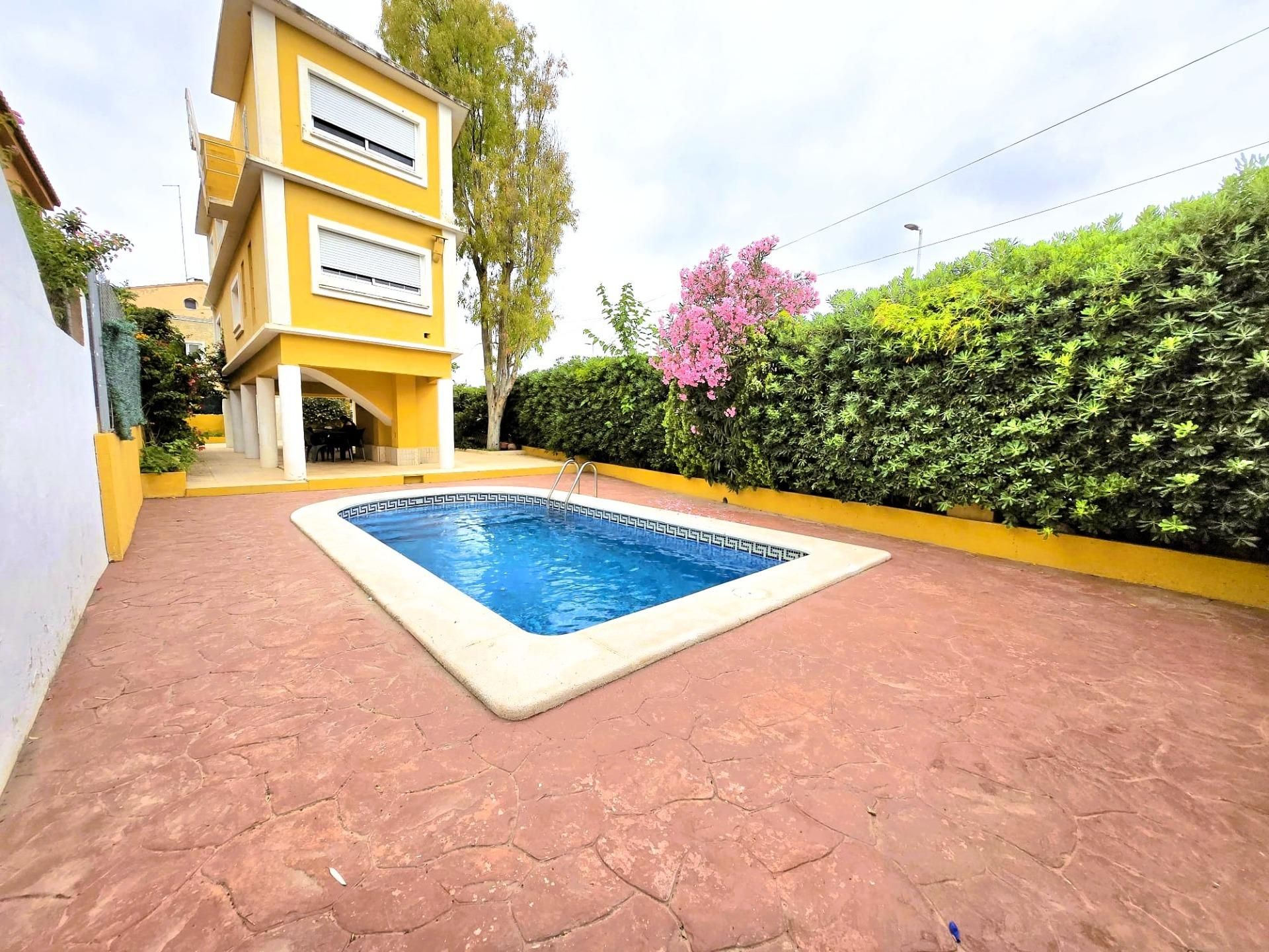 Piscina de Casa o xalet en venda en Moncada amb Aire condicionat, Calefacció i Jardí privat