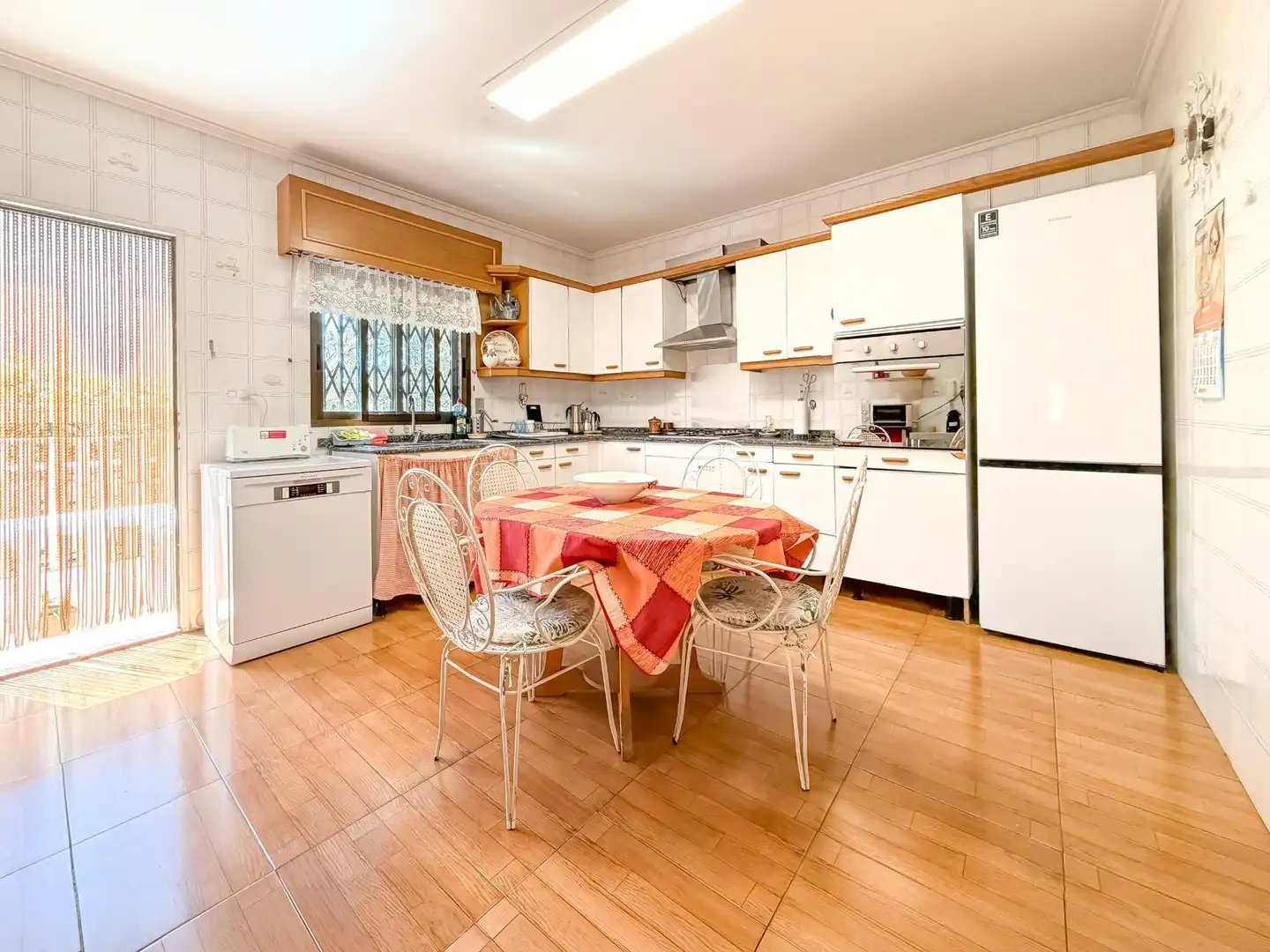 Cuina de Casa o xalet en venda en L'Eliana amb Aire condicionat, Jardí privat i Terrassa