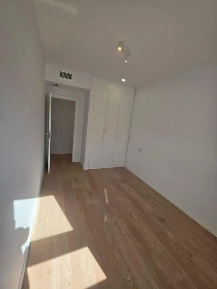 Schlafzimmer von Wohnung zur Miete in Dos Hermanas mit Klimaanlage, Terrasse und Gemeinschaftspool