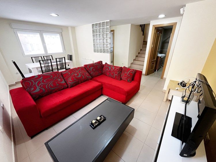 Sala d'estar de Dúplex de lloguer en  Madrid Capital amb Calefacció, Forn i Rentadora