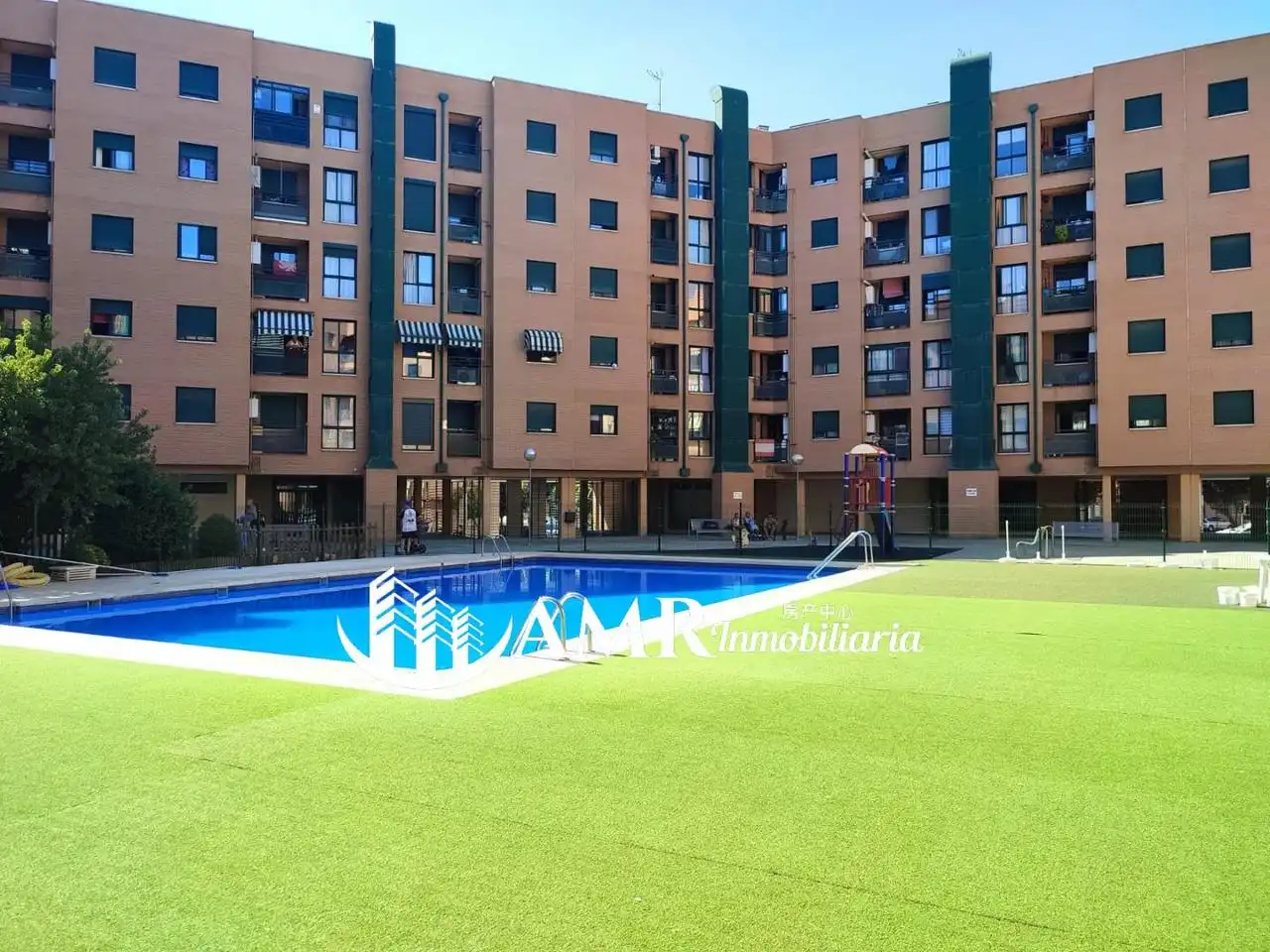 Vista exterior de Piso en venta en Parla con Calefacción, Trastero y Amueblado
