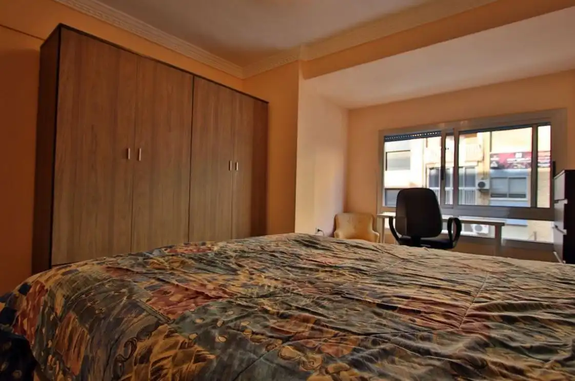 Schlafzimmer von Wohnung zur Miete in Valencia mit Möbliert