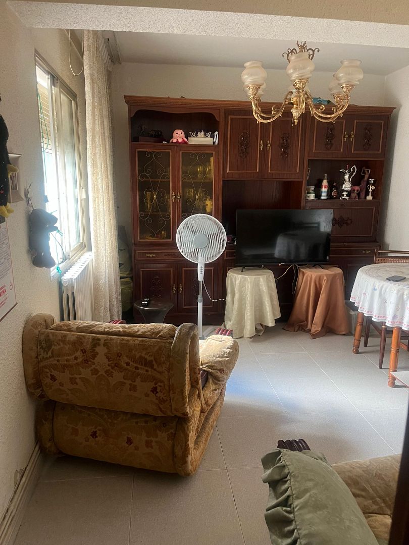 Living room of Flat for sale in  Zaragoza Capital  with Heating, Terrace and Furnished