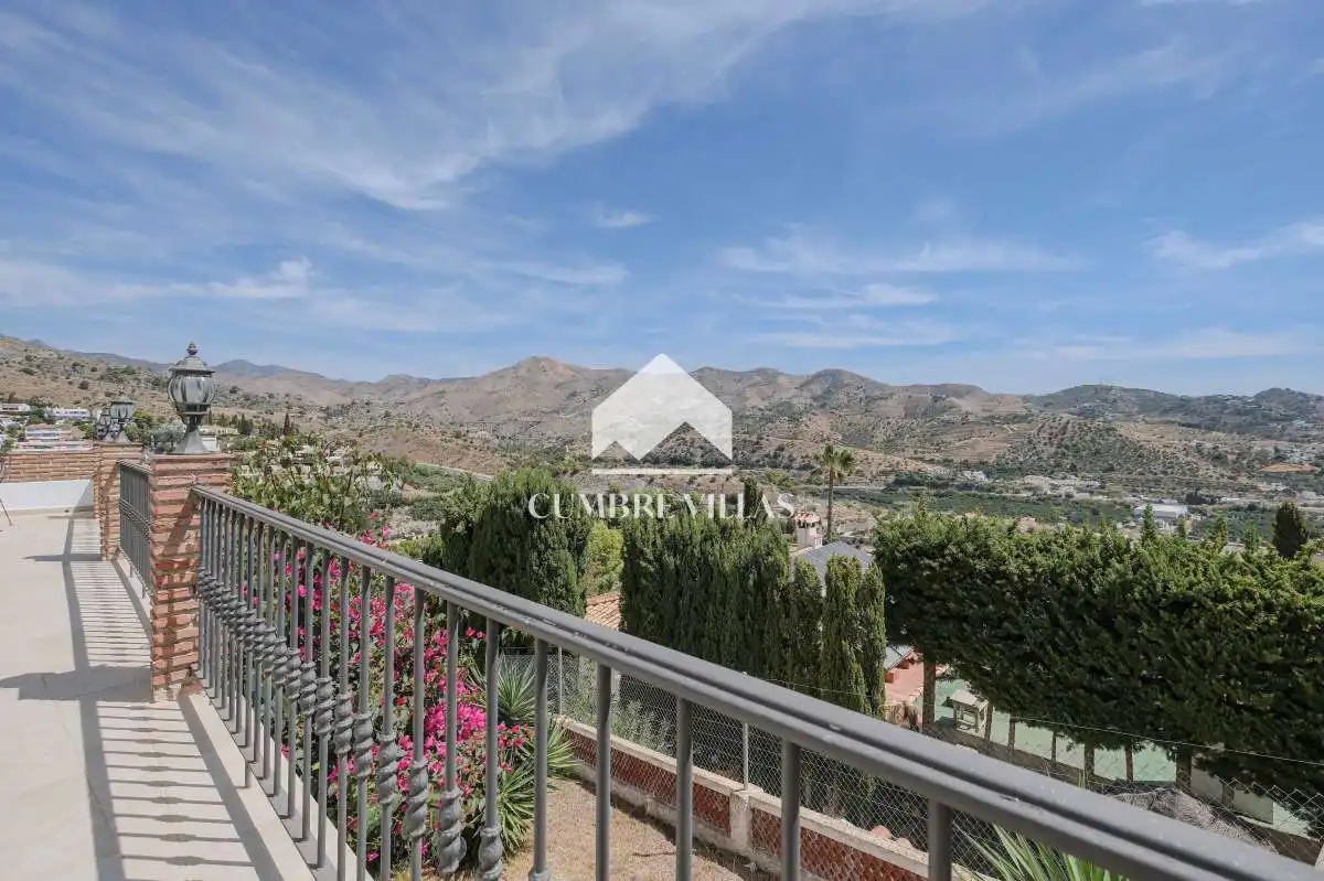 Exterior view of Houses for sale in Almuñécar