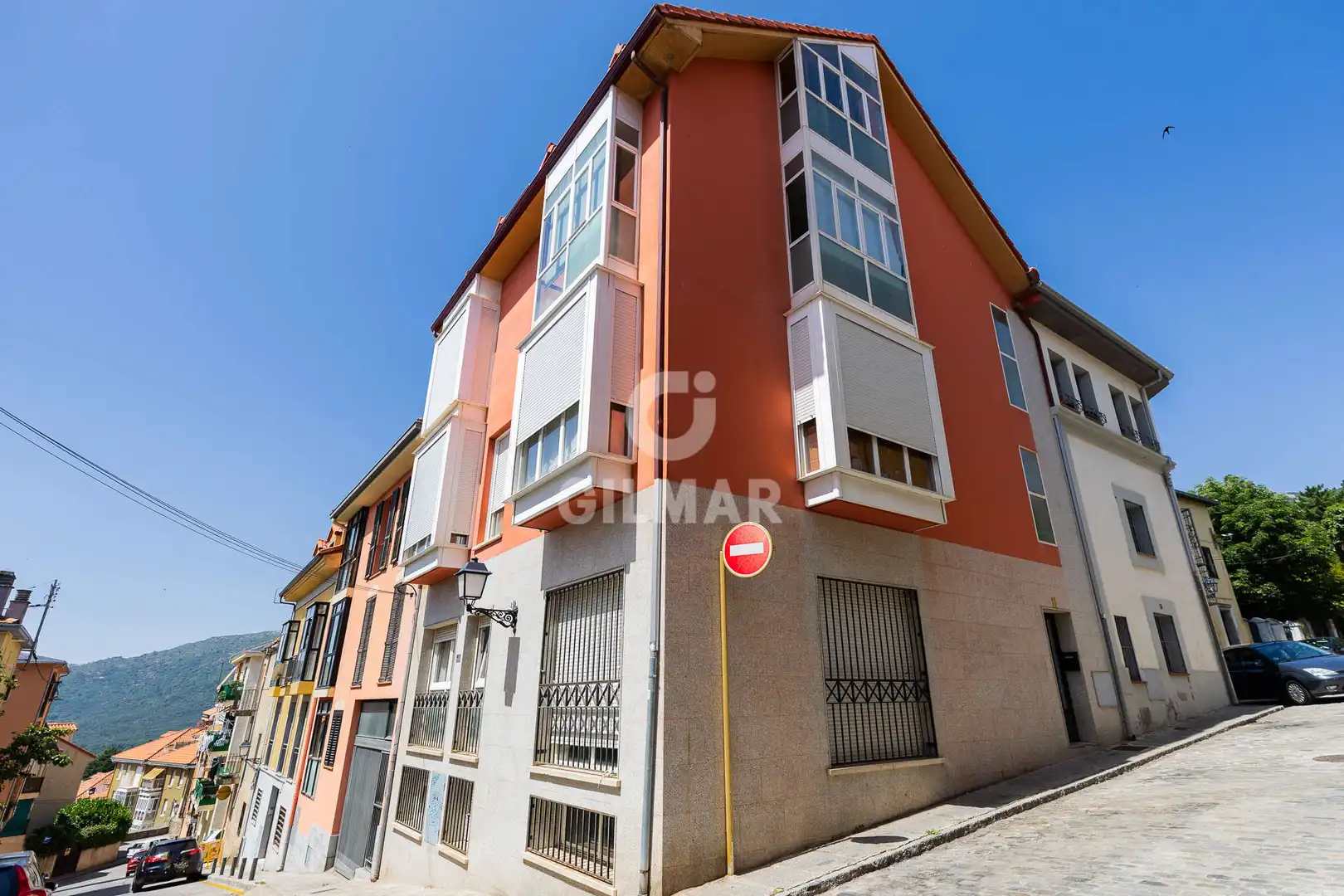 Vista exterior de Dúplex en venta en San Lorenzo de El Escorial con Calefacción
