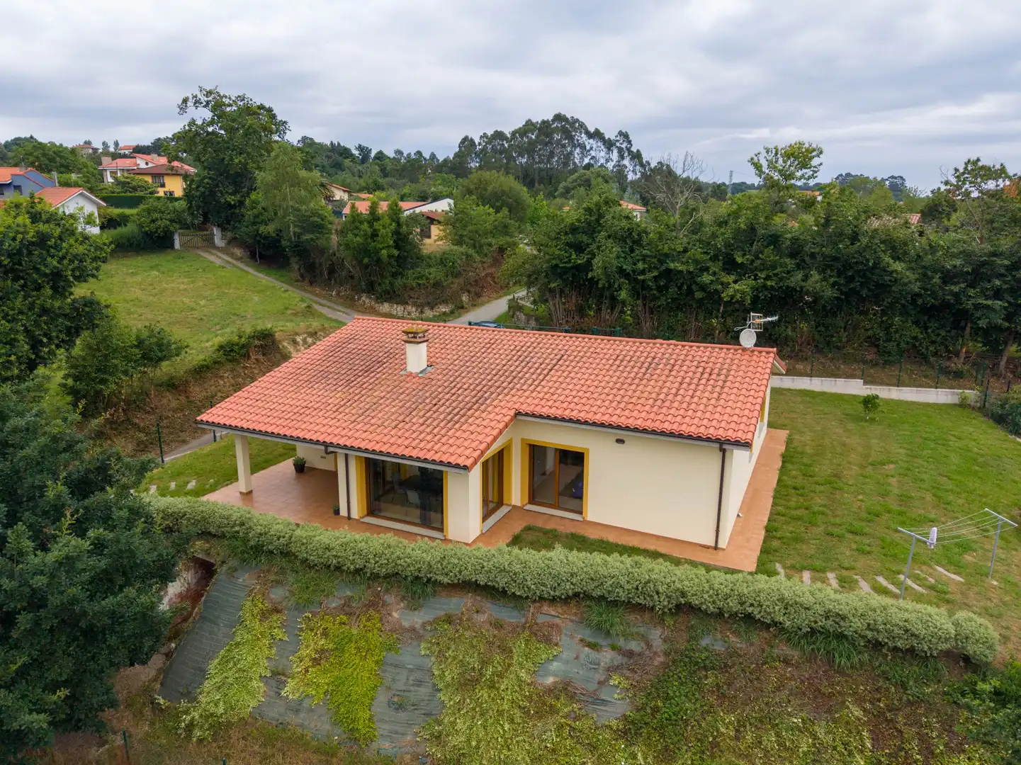Vista exterior de Casa o xalet en venda en Ribadesella amb Calefacció, Jardí privat i Terrassa