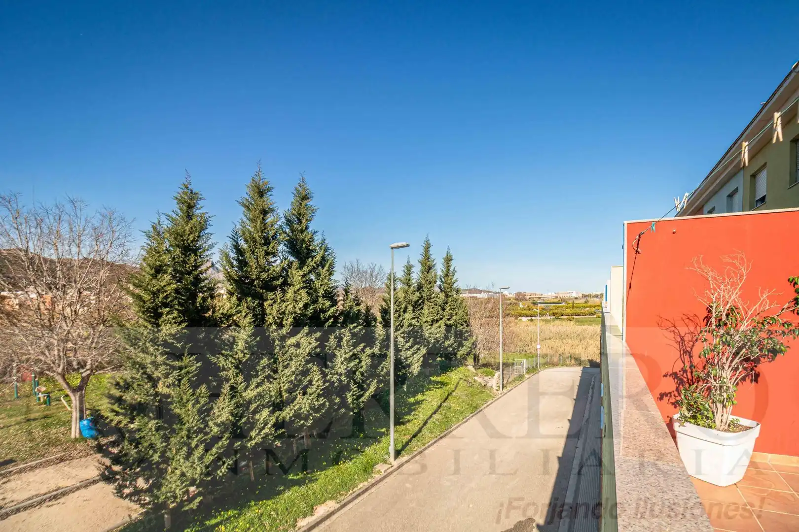 Vista exterior de Casa adosada en venda en Almoines amb Aire condicionat, Calefacció i Jardí privat