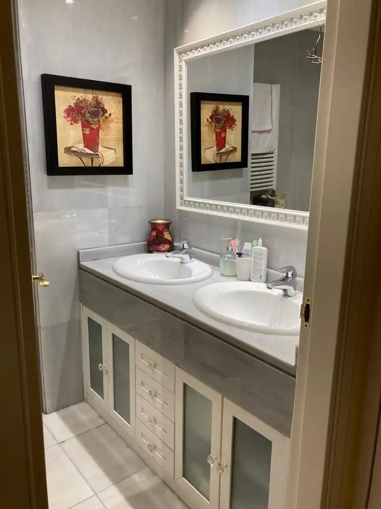 Bathroom of Flat for rent in Madrid  with Air Conditioner, Heating and Parquet flooring