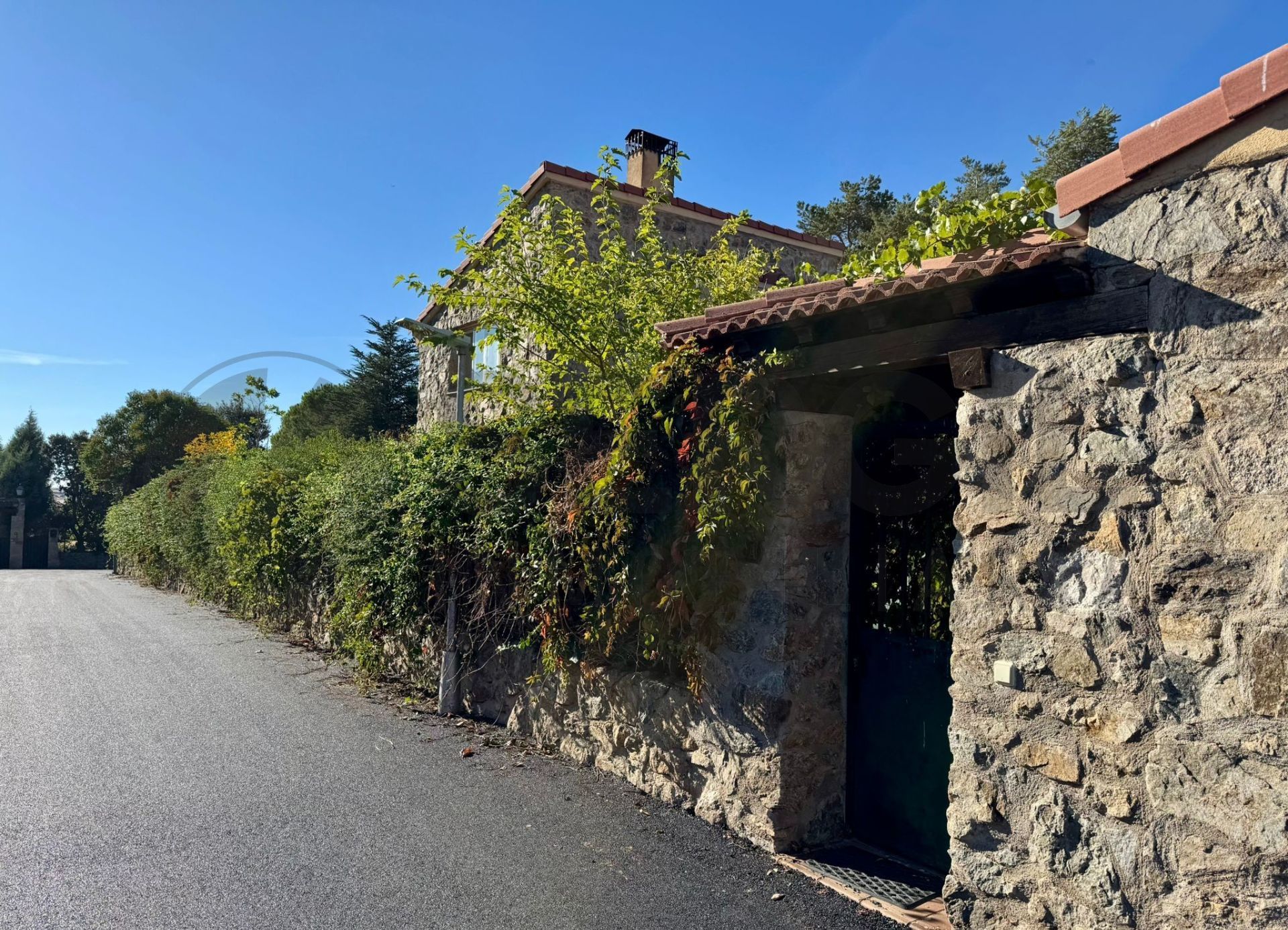 Vista exterior de Casa o xalet en venda en Ortigosa del Monte amb Calefacció, Jardí privat i Terrassa