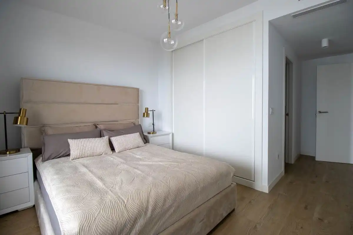 Dormitori de Apartament de lloguer en Estepona amb Aire condicionat, Calefacció i Terrassa