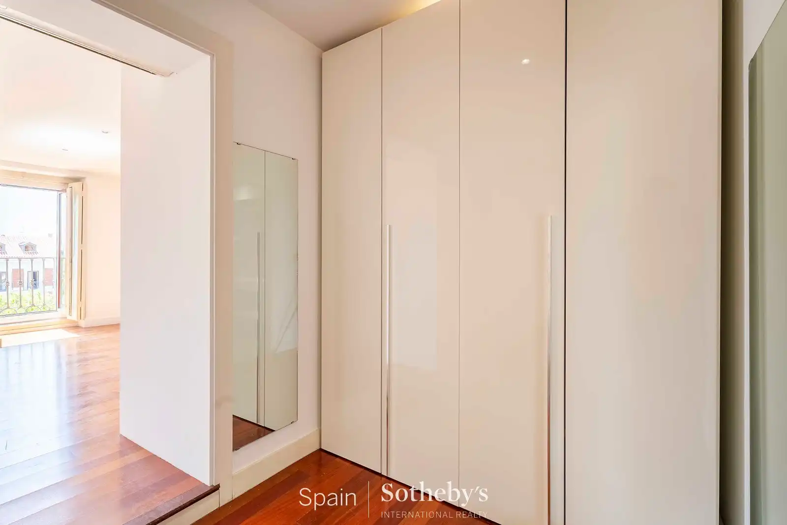 Apartament de lloguer a Plaza de Santa Bárbara, Justicia - Chueca