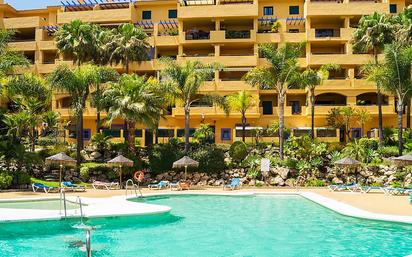 Vista exterior de Apartament en venda en Marbella amb Aire condicionat, Terrassa i Piscina