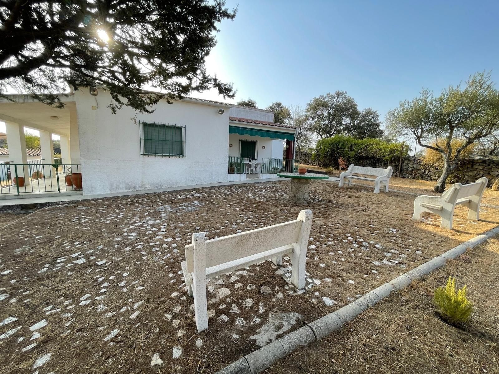 Vista exterior de Casa o chalet en venta en Arroyo de la Luz con Calefacción, Trastero y Piscina