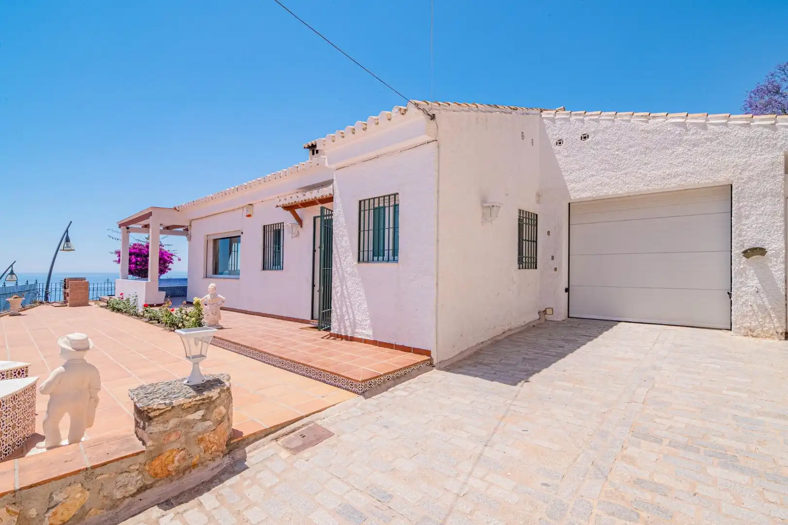 Vista exterior de Casa o chalet en venta en Almuñécar con Terraza y Piscina