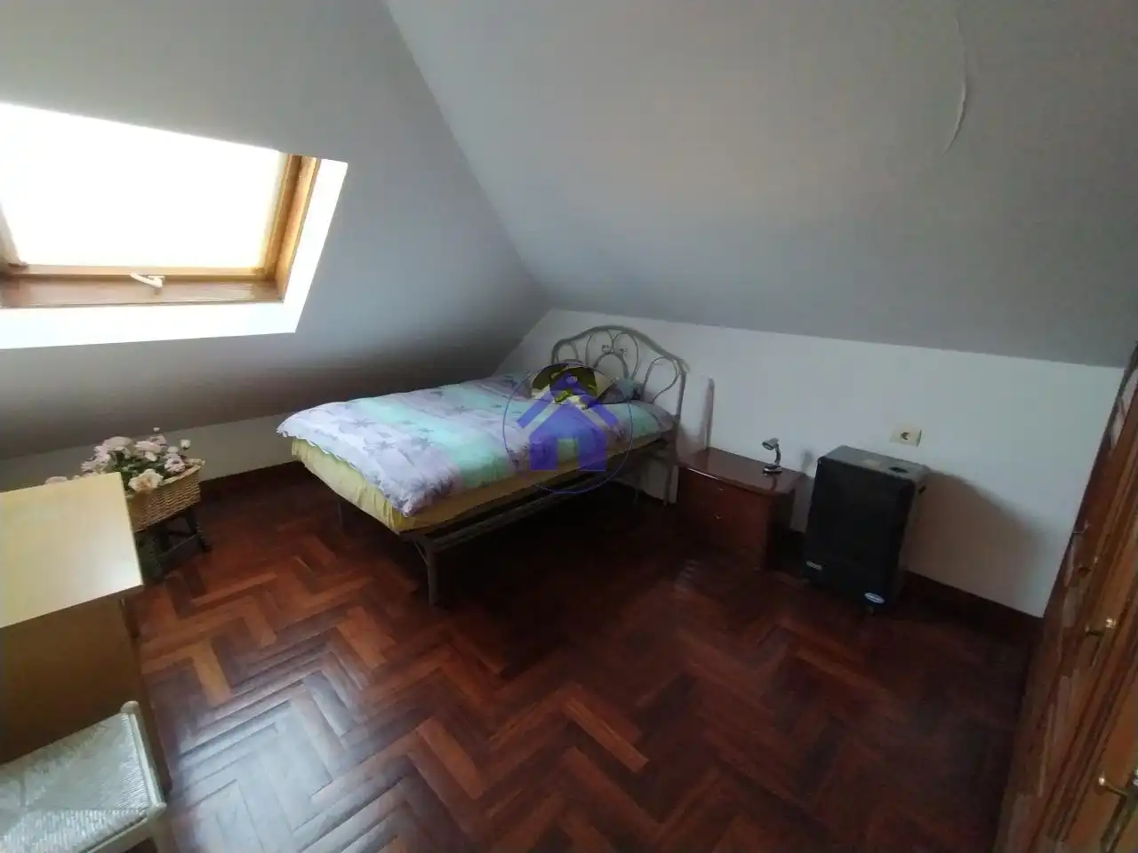 Dormitori de Àtic en venda en Vigo  amb Calefacció, Parquet i Terrassa