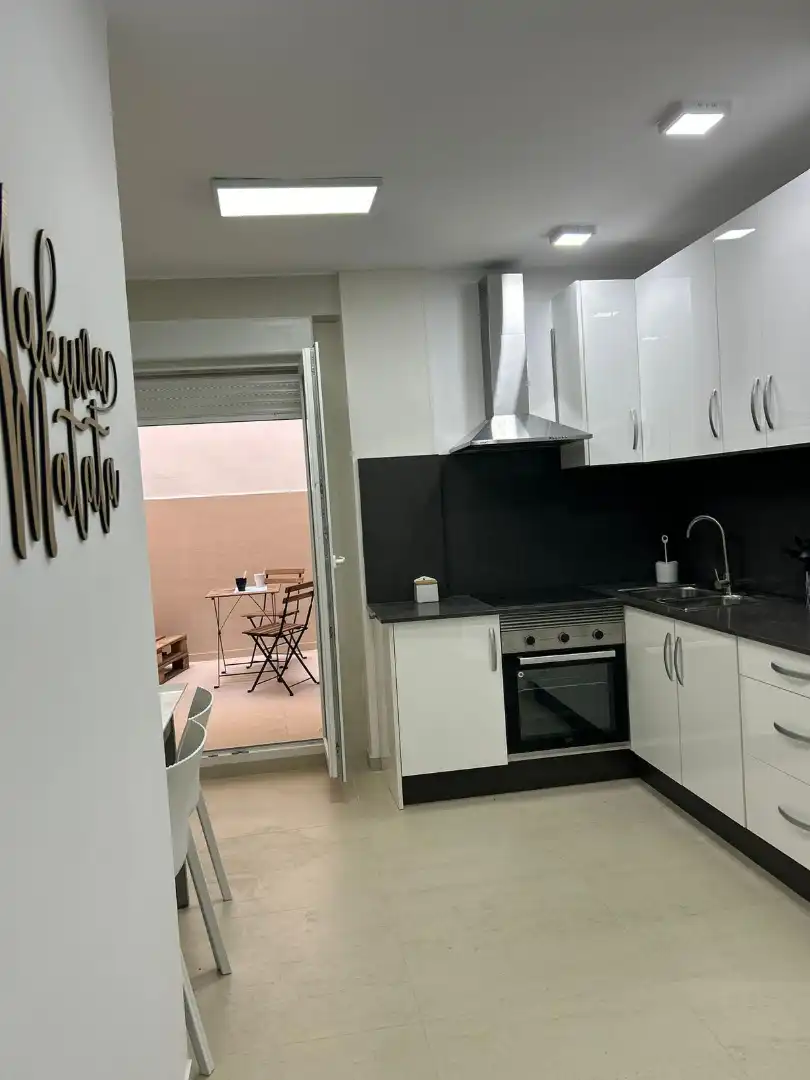 Küche von Wohnung zur untervermieten in Almería mit Klimaanlage, Möbliert und Ofen
