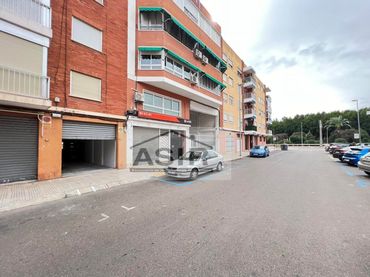 Locale commerciale in vendita a Calle Riola
