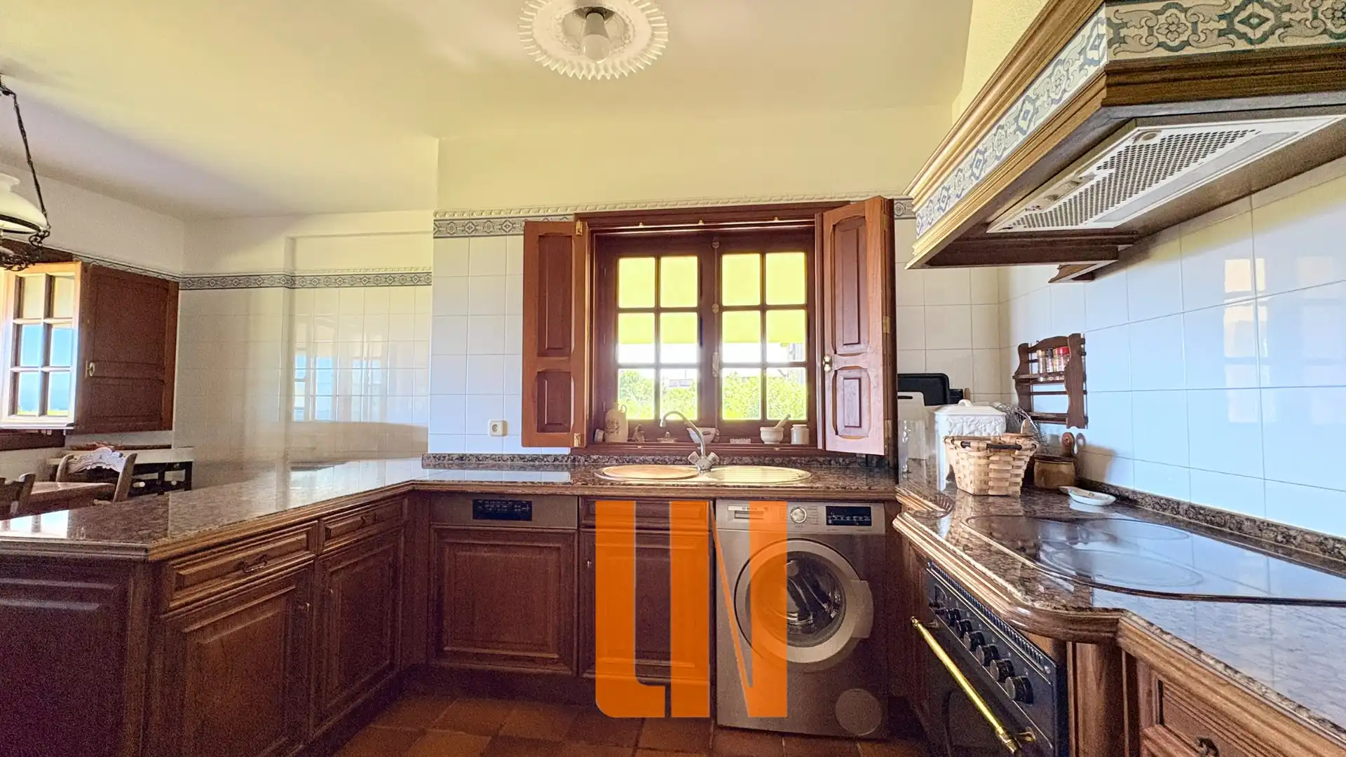 Cocina de Finca rústica en venta en Oleiros con Calefacción, Jardín privado y Parquet