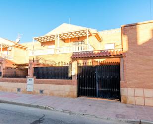 Vista exterior de Casa o xalet en venda en San Isidro amb Terrassa