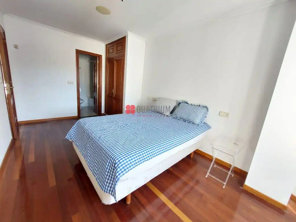 Habitación de Piso en venta en Santiago de Compostela  con Calefacción y Trastero