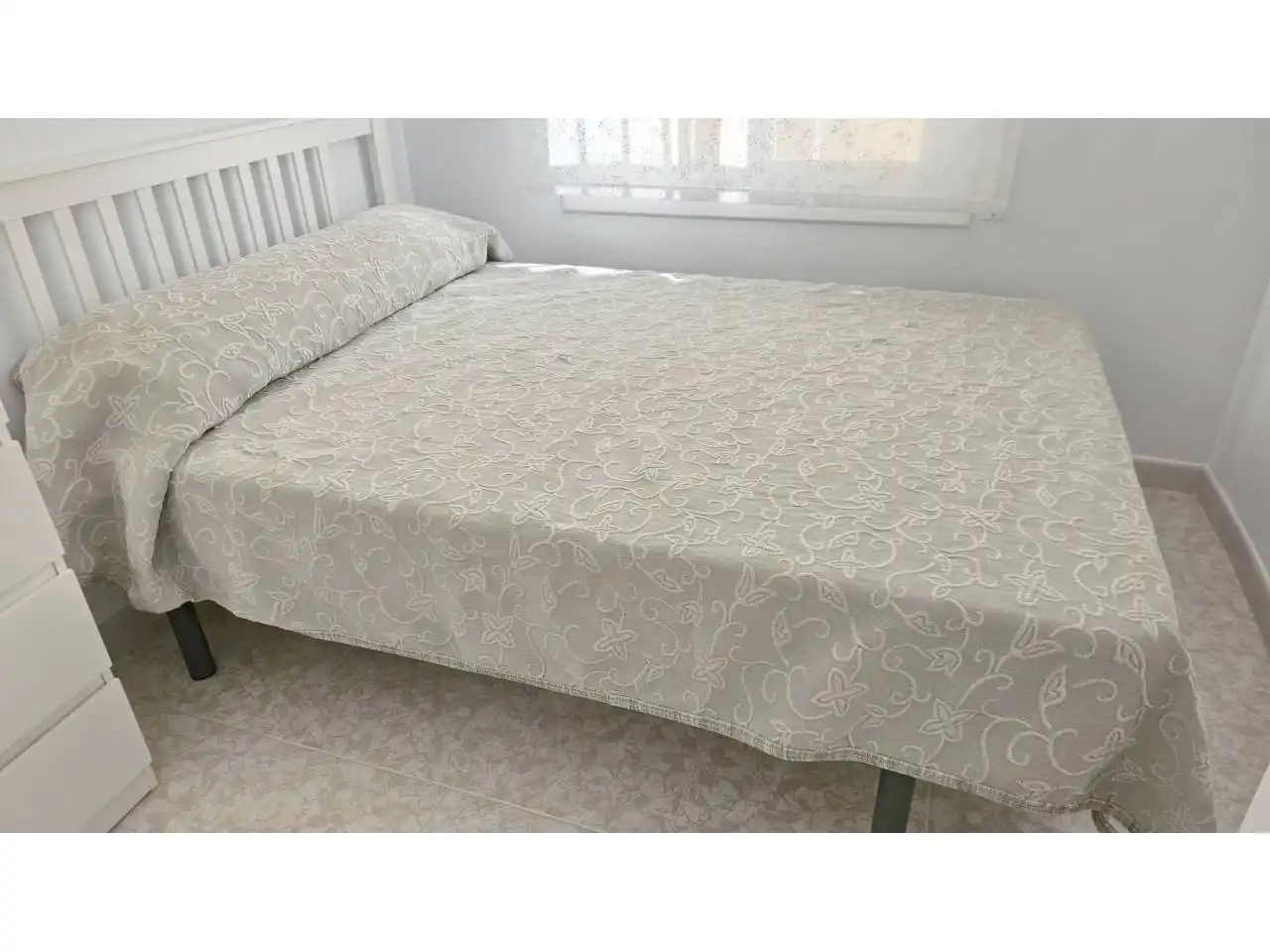 Habitación de Piso de alquiler en Vilanova i la Geltrú con Jardín privado, Terraza y Amueblado