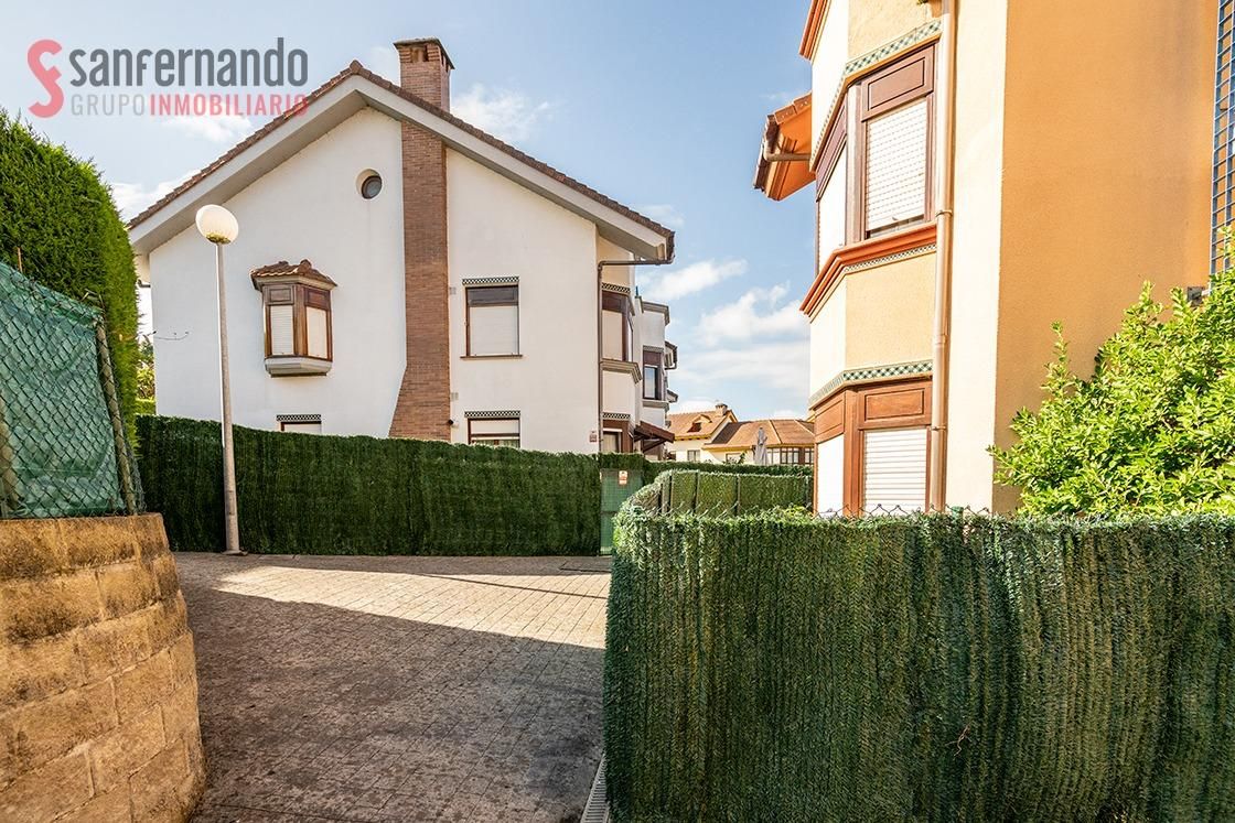 Vista exterior de Pis en venda en Miengo amb Calefacció, Terrassa i Traster