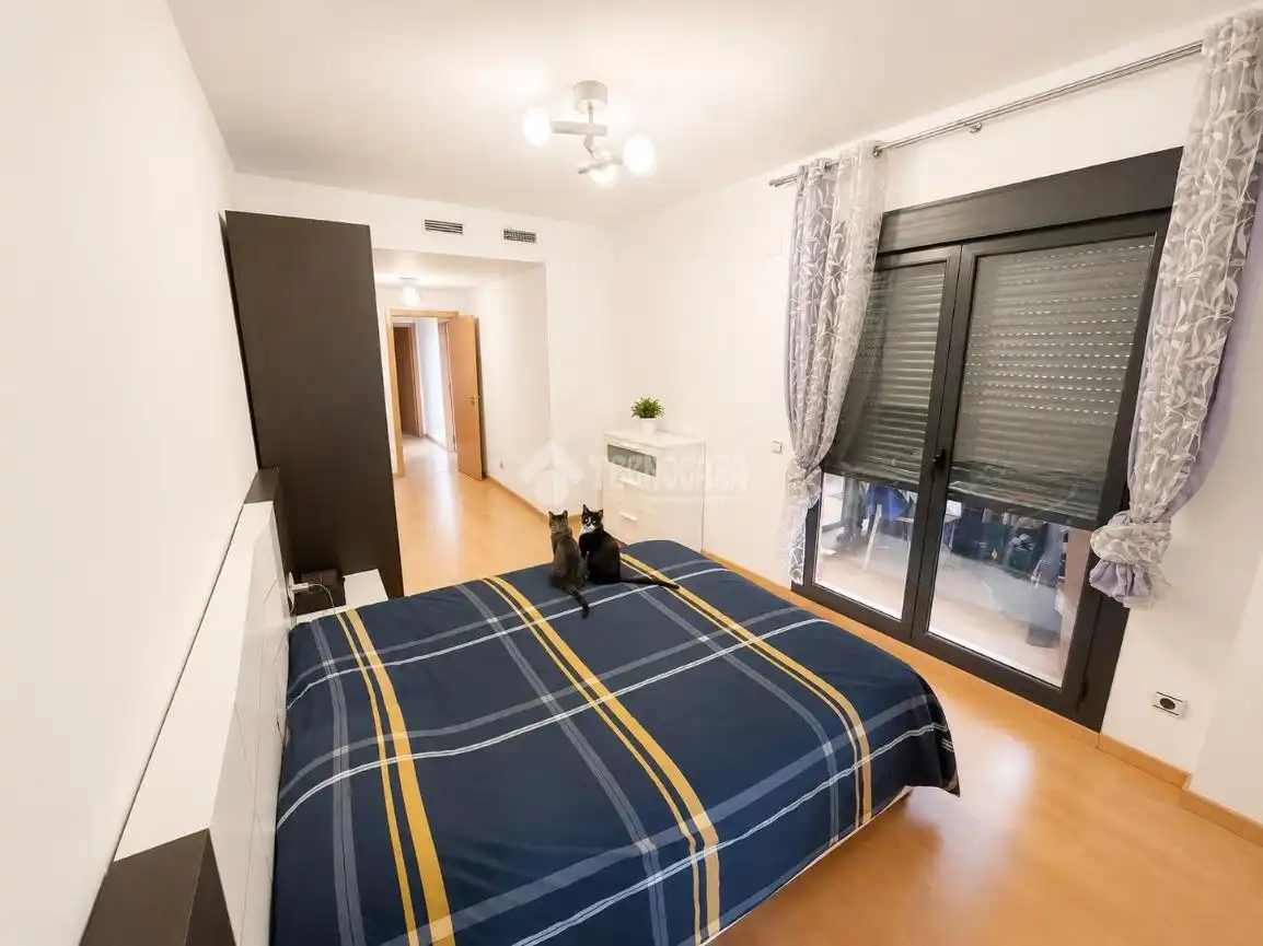 Schlafzimmer von Wohnung zum Verkauf in Zaragoza mit Balkon