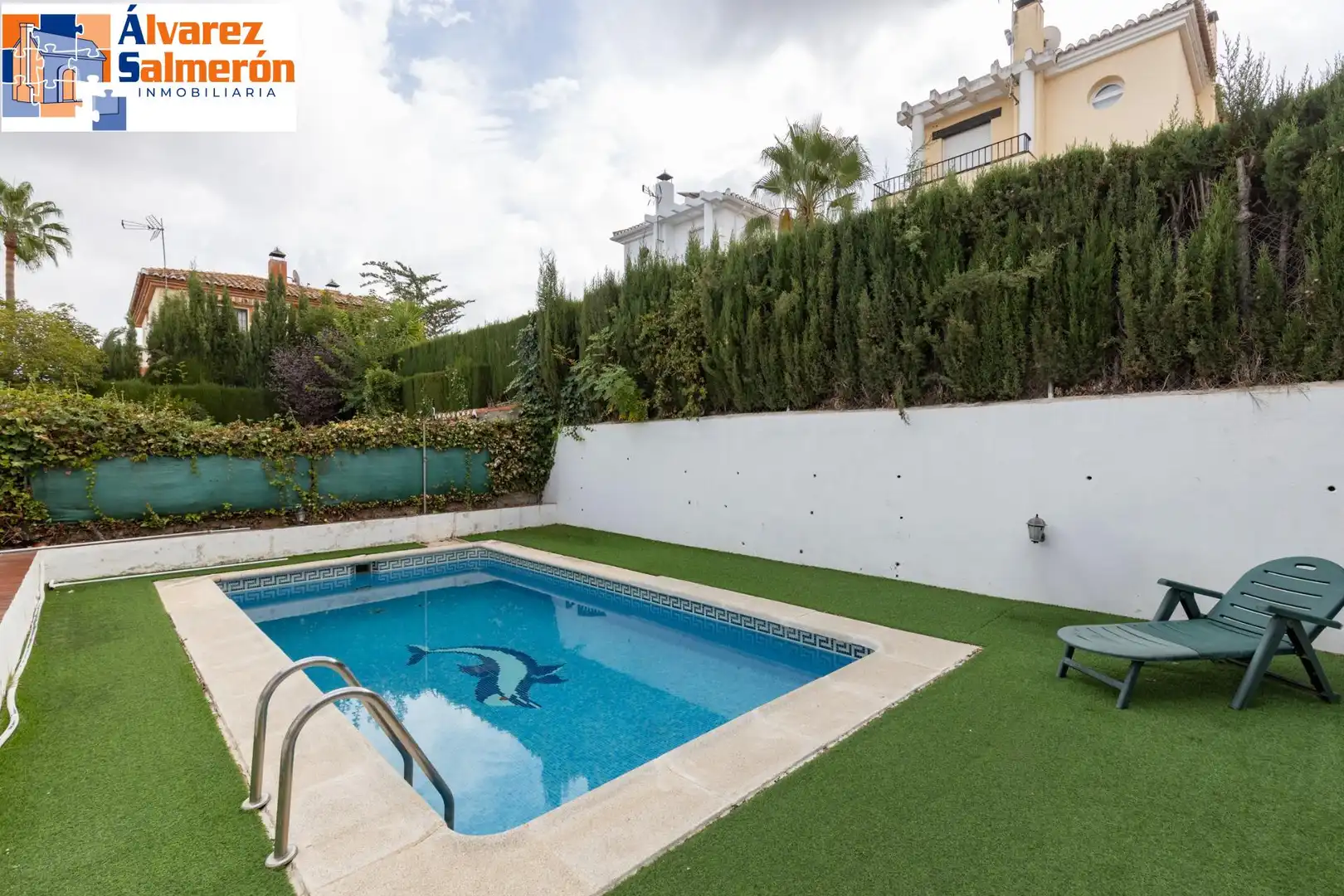 Swimming pool of Houses for sale in Altos de la Zubia