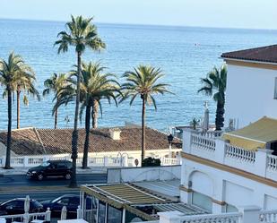 Vista exterior de Pis en venda en Benalmádena amb Jardí privat, Terrassa i Balcó