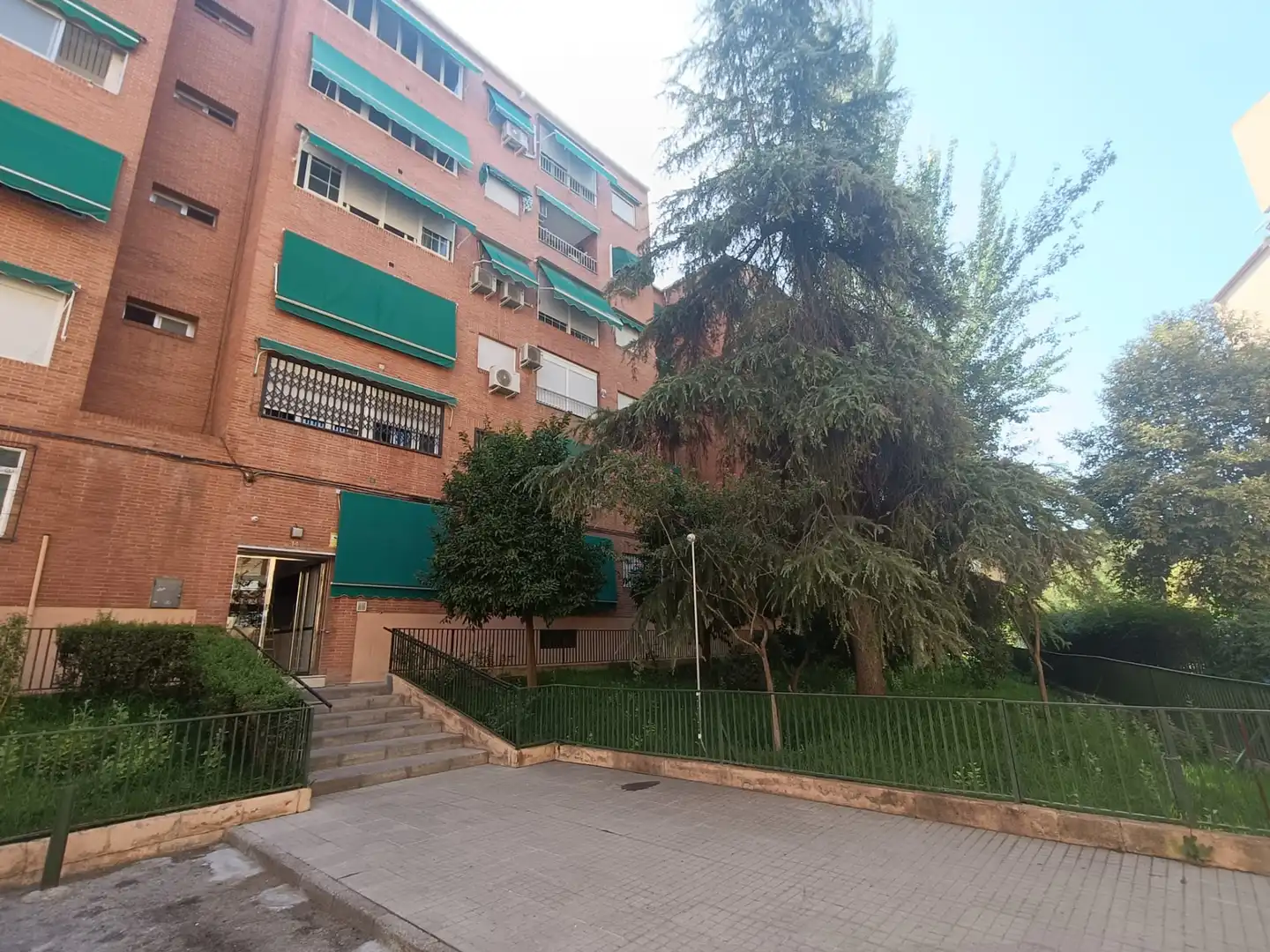 Vista exterior de Piso de alquiler en Granada con Aire acondicionado, Calefacción y Amueblado
