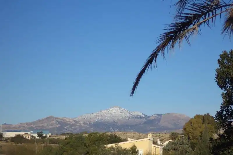 Vista exterior de Casa o xalet en venda en Mutxamel amb Calefacció, Jardí privat i Terrassa