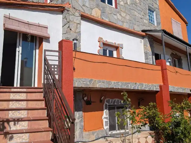 Vista exterior de Pis en venda en Pontons amb Piscina i Balcó