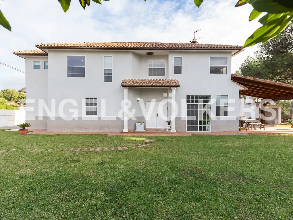 Vista exterior de Casa o chalet de alquiler en Serra con Calefacción, Jardín privado y Parquet