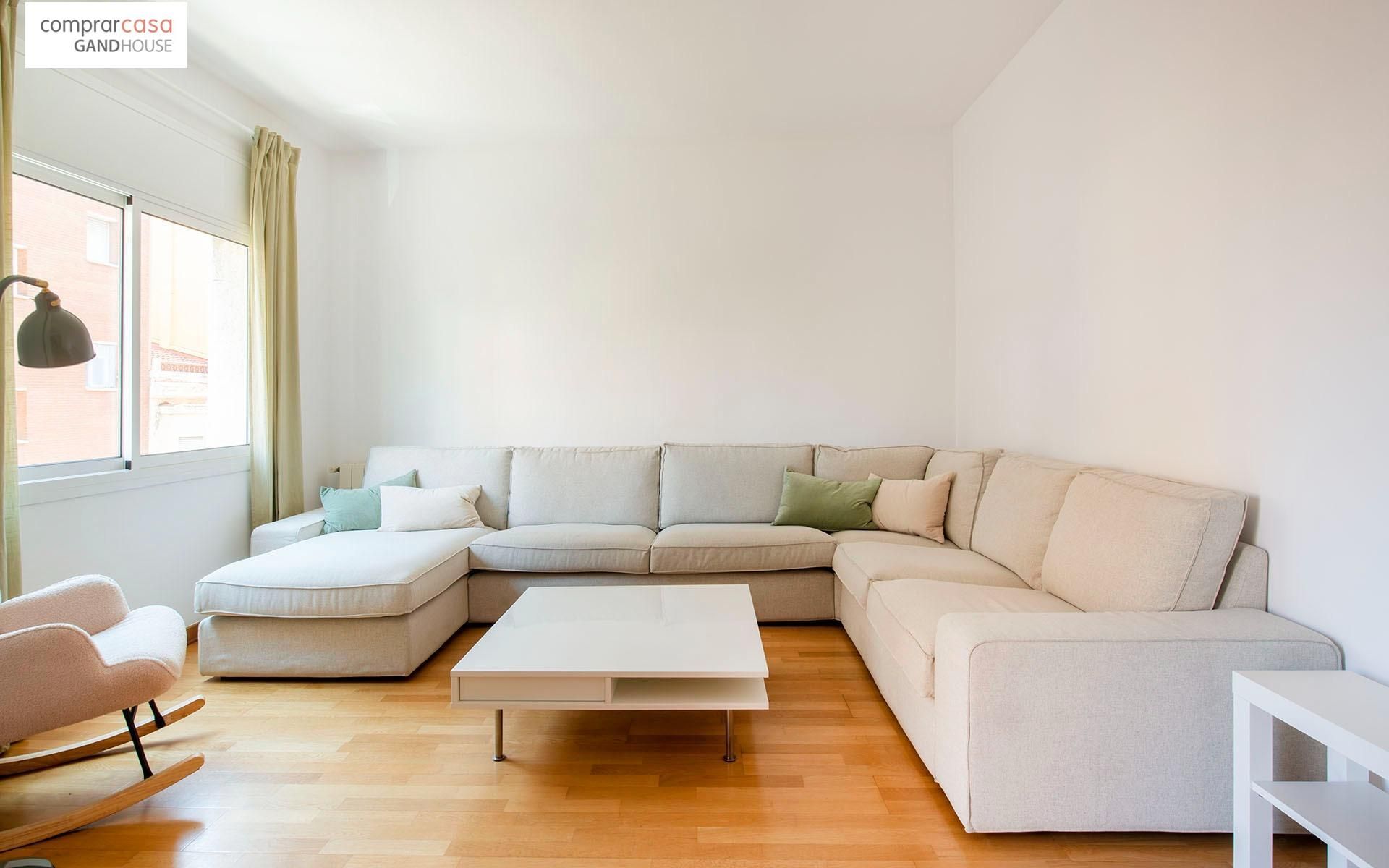 Living room of Flat for sale in  Barcelona Capital  with Air Conditioner, Heating and Parquet flooring