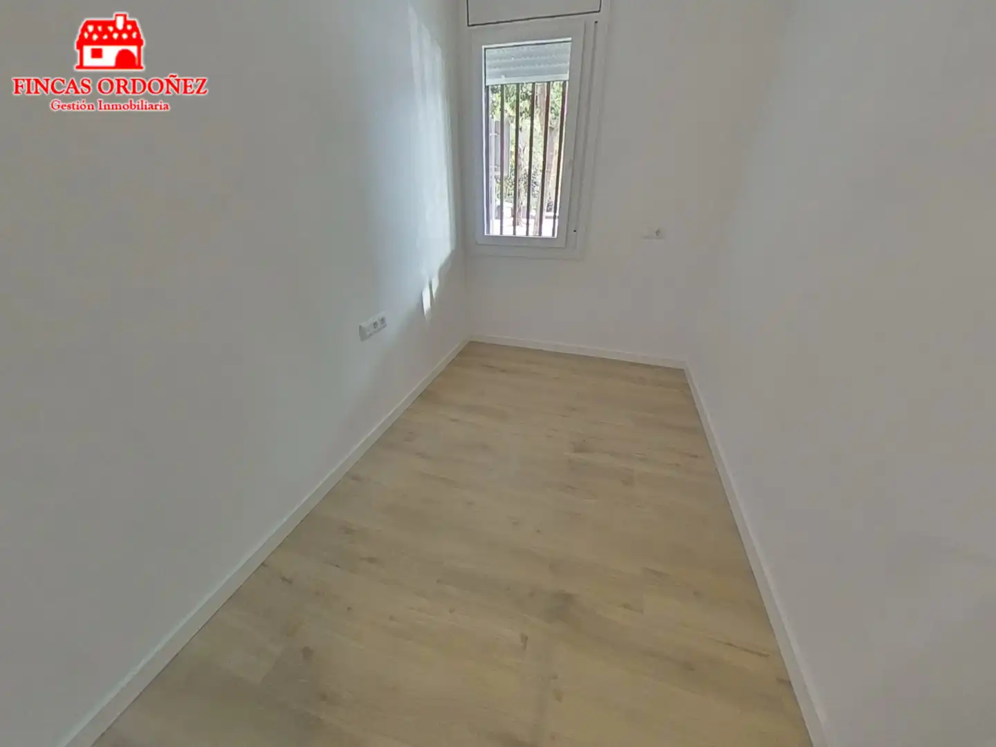 Schlafzimmer von Wohnung zum Verkauf in Sant Andreu de la Barca mit Klimaanlage, Heizung und Balkon
