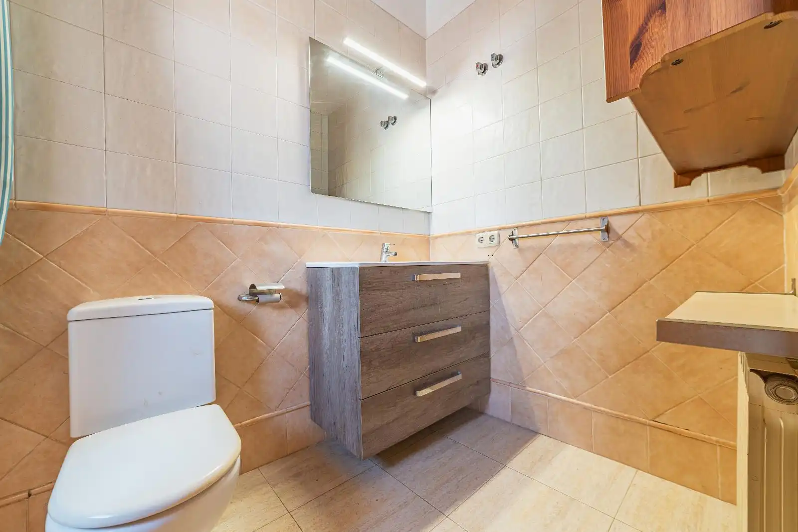 Badezimmer von Einfamilien-Reihenhaus zum Verkauf in Vilassar de Mar mit Klimaanlage, Heizung und Terrasse