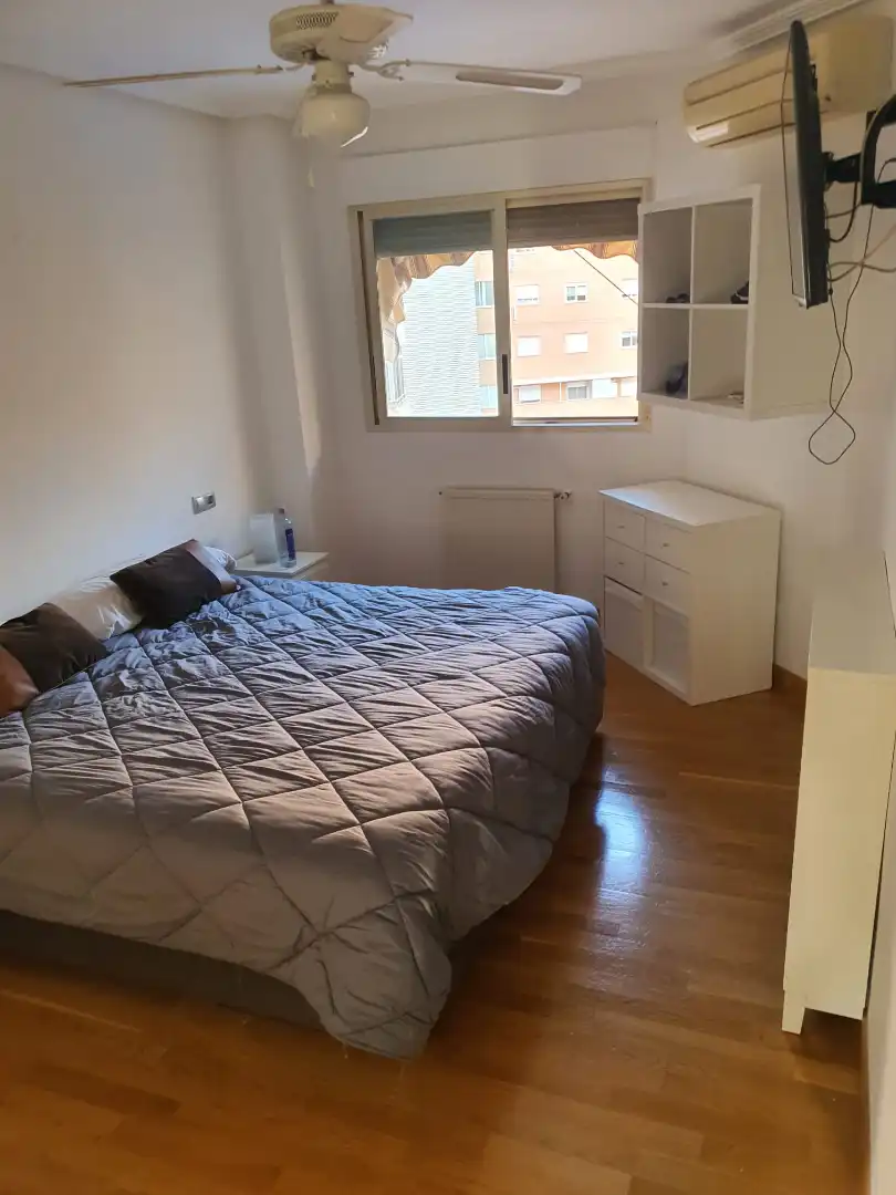 Schlafzimmer von Wohnung zur Miete in Alicante / Alacant mit Klimaanlage, Parkett und Möbliert