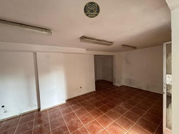 Locale commerciale in affitto a Martos