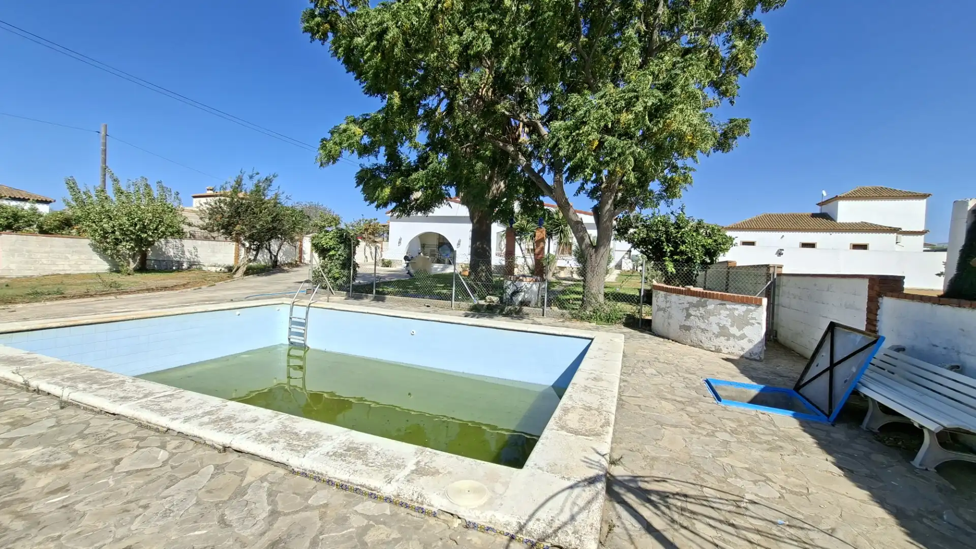 Piscina de Casa o xalet en venda en Chiclana de la Frontera amb Jardí privat, Terrassa i Traster