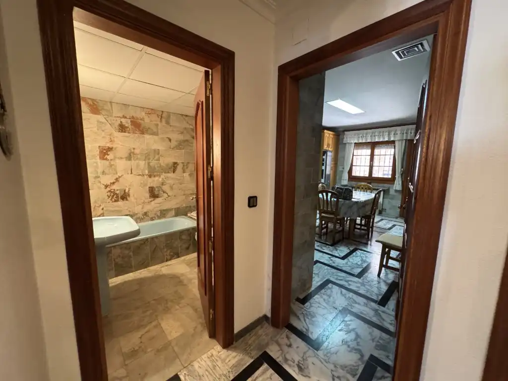 Bany de Casa o xalet en venda en Valencia de las Torres amb Aire condicionat, Terrassa i Piscina