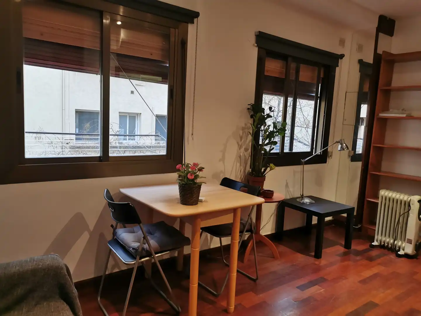 Menjador de Pis en venda en Barcelona amb Aire condicionat, Parquet i Moblat