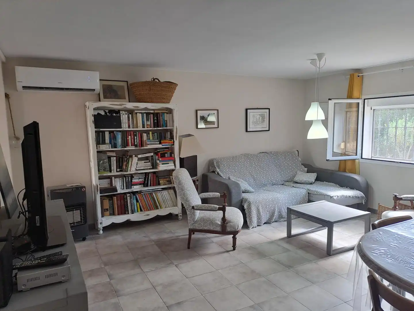 Sala d'estar de Casa o xalet en venda en Cantillana amb Aire condicionat, Calefacció i Jardí privat