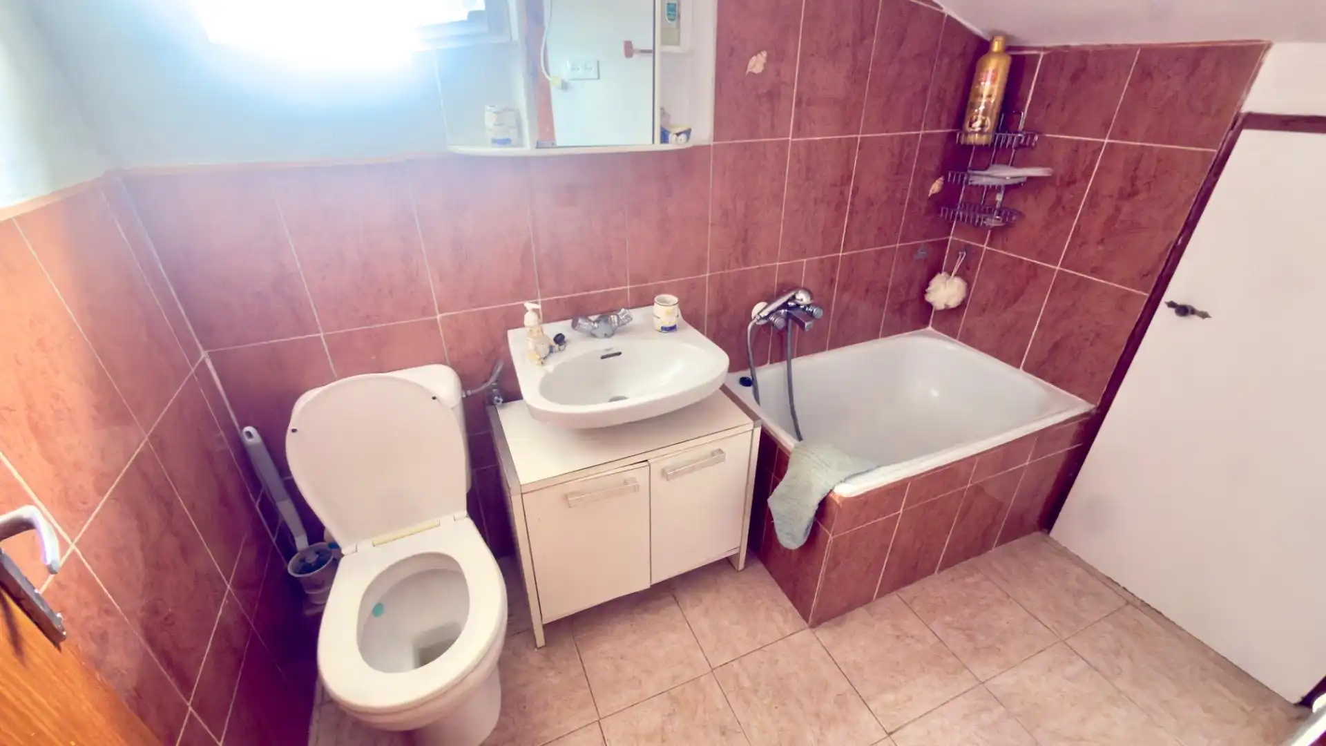 Baño de Piso en venta en A Pobra de Trives  con Calefacción y Amueblado