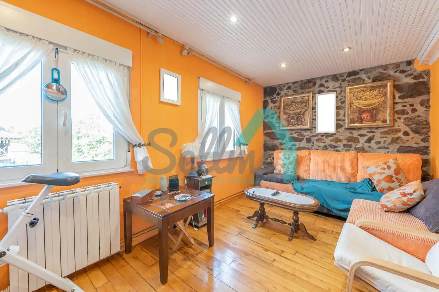 Sala d'estar de Casa o xalet en venda en Castrillón amb Calefacció, Jardí privat i Parquet