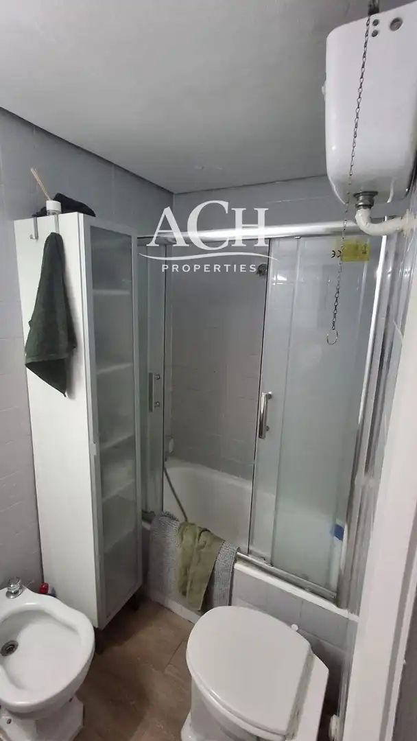 Baño de Piso de alquiler en Bilbao  con Calefacción y Amueblado