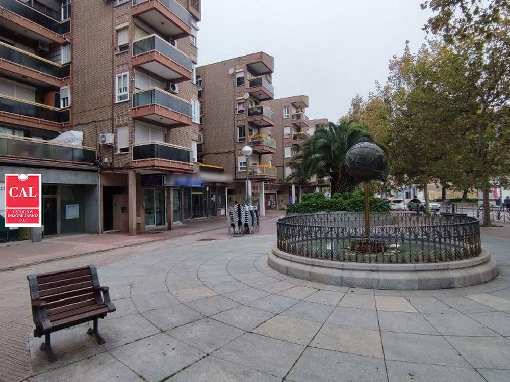 Vista exterior de Local en venda en Leganés