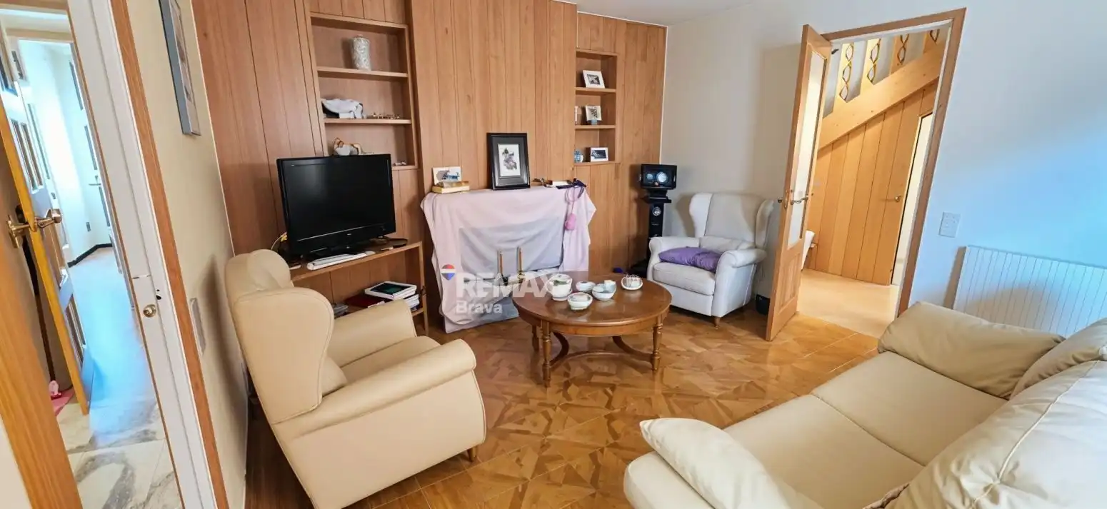 Sala de estar de Casa adosada en venta en Celrà con Aire acondicionado, Jardín privado y Terraza