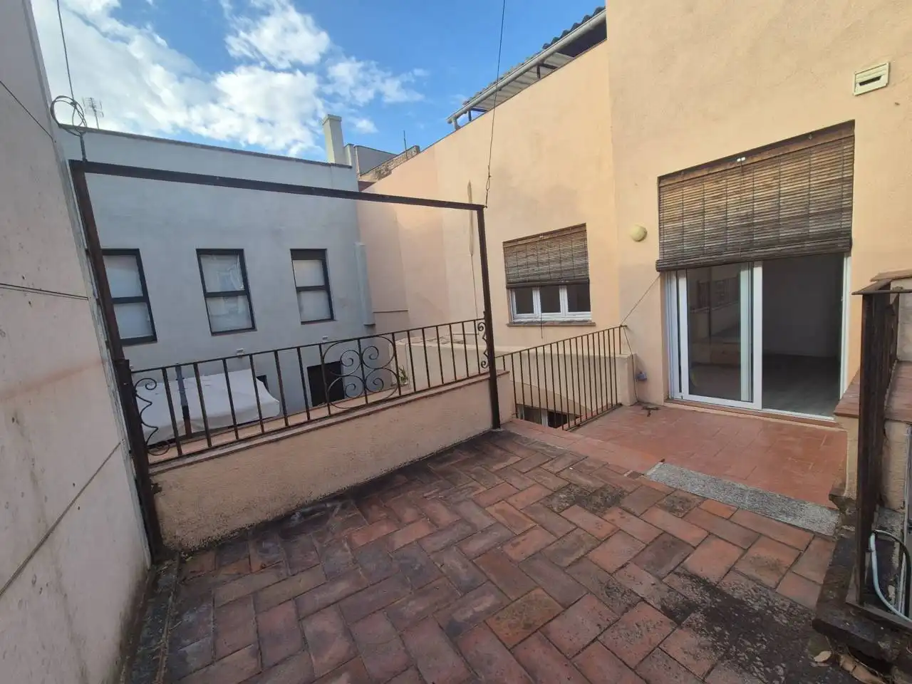 Flat with terrace to rent in Centre