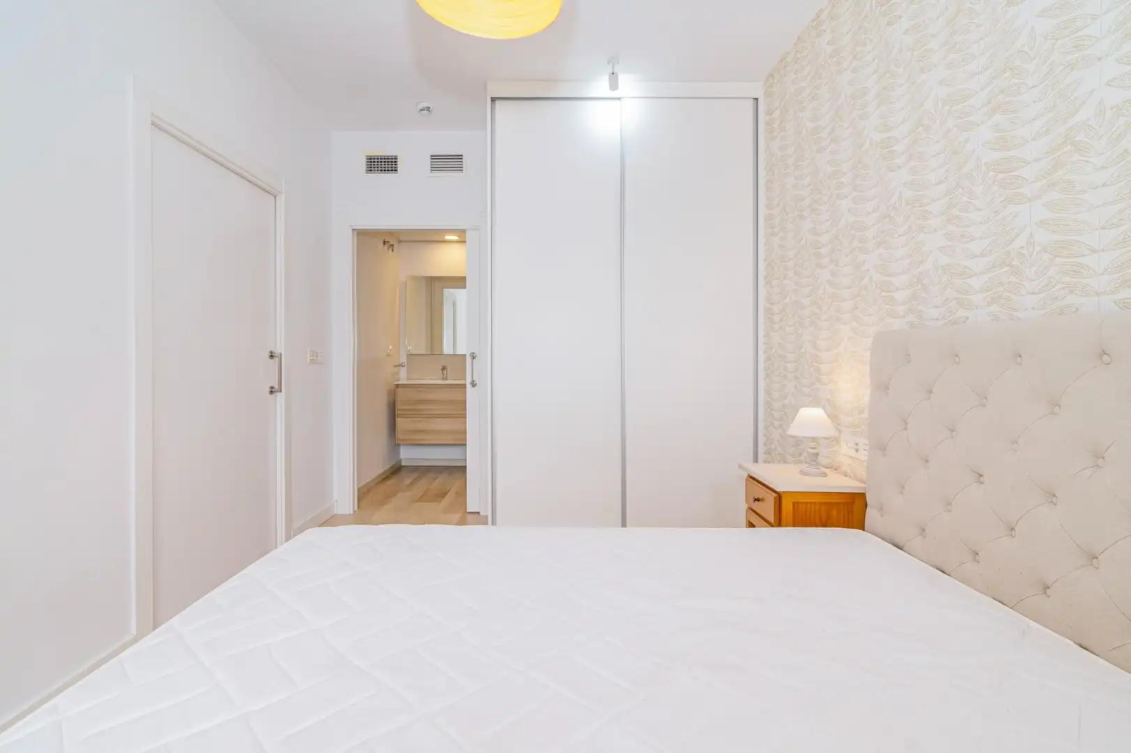 Schlafzimmer von Wohnungen zur Miete in Granada mit Klimaanlage, Heizung und Terrasse